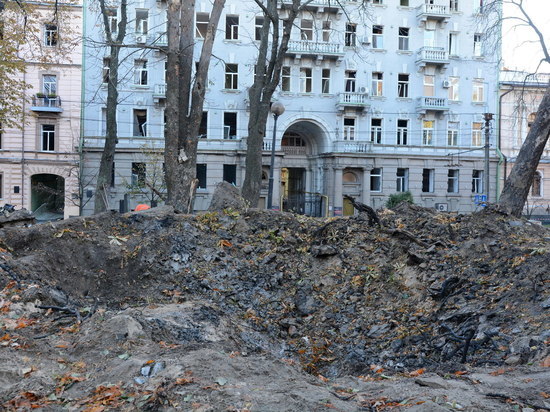 Новости киевского информационного фронта: власти столицы сами утром распространили информацию об атаке российских дронов-камикадзе на важные инфраструктурные объекты Киевской области, но категорически запретили выкладывать в Сеть фотографии «прилетов» и их адреса