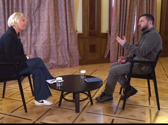 На кроссовках Зеленского разглядели букву Z