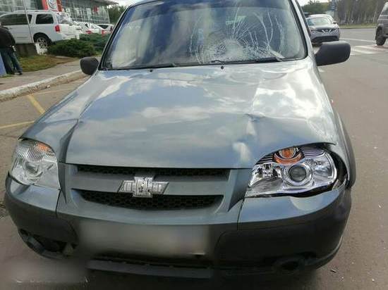 В Луганске автомобиль сбил троих девушек одновременно