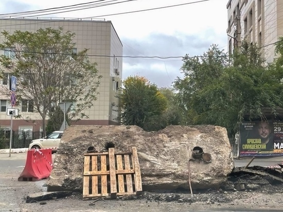 Месяца не прошло: в Астрахани вскрыли свежий асфальт