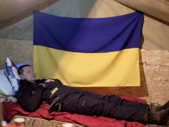 Появилось фото спящего солдата Ляшко