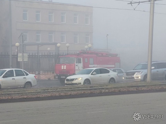 В Кемерове возле военкомата были замечены машины экстренных служб