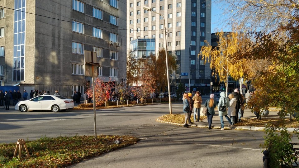 Эвакуация идет в областном военкомате в Новосибирске - МКНовосибирск