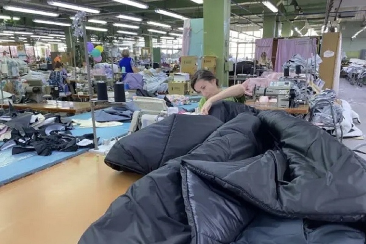 Кострома — фронту: швейная фабрика «ОРБИ» обеспечила костромских мобилизованных спальными мешками