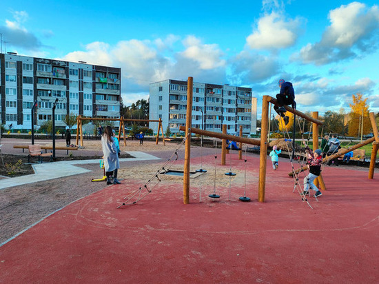 Детский городок открыли в поселке Мельниково