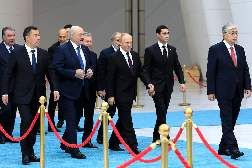 Путин улыбается, Рахмон пьет чай: лица Совета глав государств СНГ