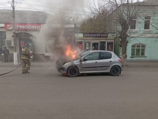 В Скопине Рязанской области загорелся автомобиль