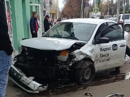 Странная авария произошла сегодня в центре Костромы