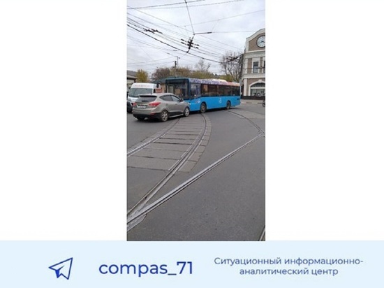 В Туле утром 15 октября произошло ДТП с автобусом