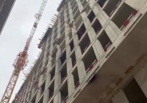 В Москве рабочий погиб, сорвавшись с одного верхних этажей строящегося жилого дома