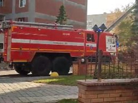 Трёх человек эвакуировали из горящего дома на Холодильной в Новосибирске