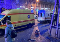 В Санкт-Петербурге вечером в субботу в Петроградском районе мотоциклист вылетел на тротуар и сбил пять человек