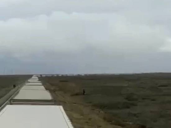 На границе Дагестана с Калмыкией выстроилась многокилометровая пробка