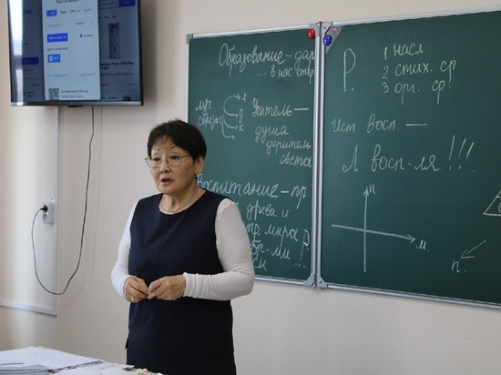 Новый министр образования Тувы посетила Тес-Хемский район