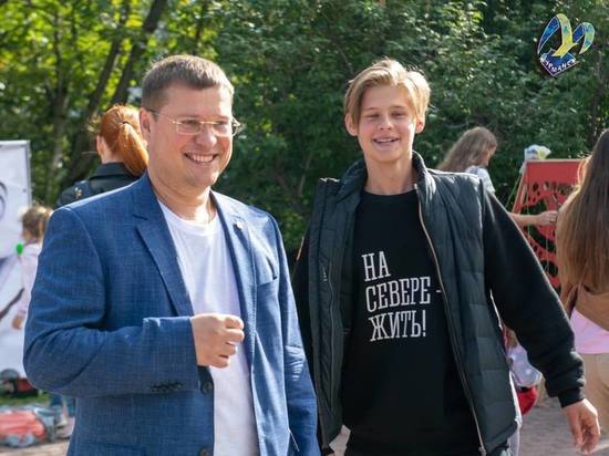 Глава мурманской администрации поздравил всех отцов Заполярья