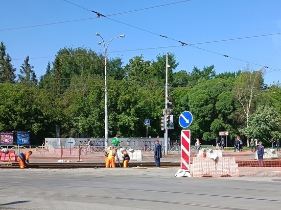 Огромная автомобильная пробка скопилась на ВИЗе в Екатеринбурге