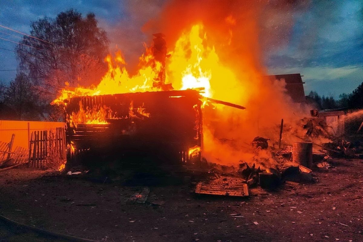 В Починковском районе пожар полностью уничтожил баню - МК Смоленск