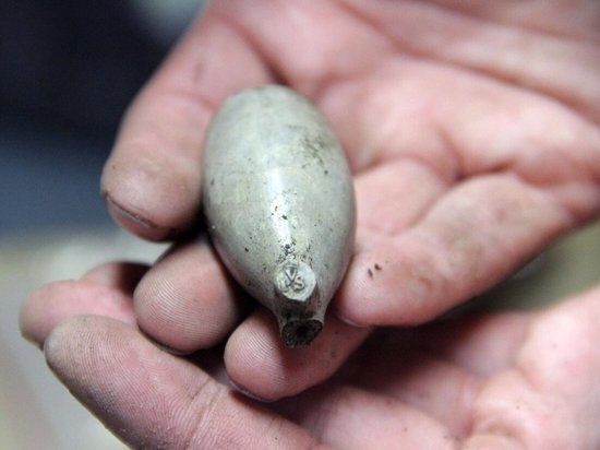 Археологи нашли в Архангельска курительные трубки и монеты XVIII века