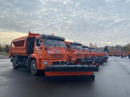 Жителям Петрозаводска показали технику, которая займется уборкой улиц зимой