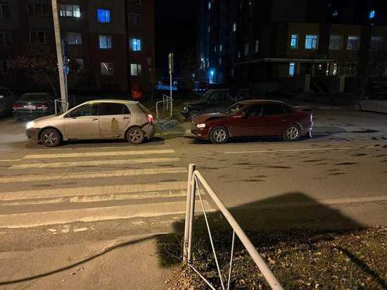 Под Новосибирском женщина и подросток пострадали в ДТП из-за неуспевшей притормозить "Тойоты"