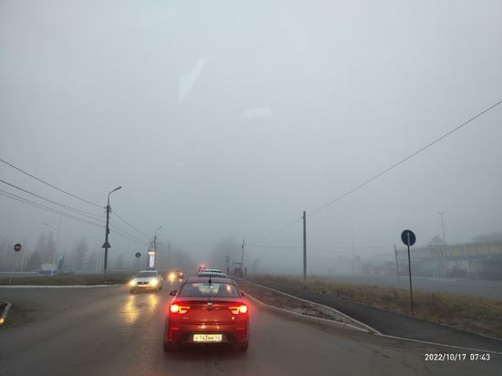 Жители Омска вновь массово пожаловались на вонь от дыма и гари