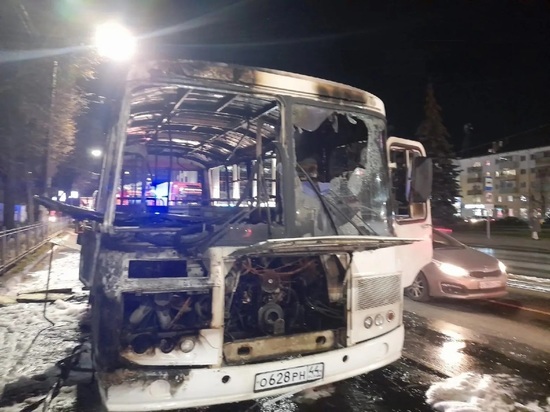 Костромские ЧП: вчера вечером на ул. Сусанина сгорела маршрутка