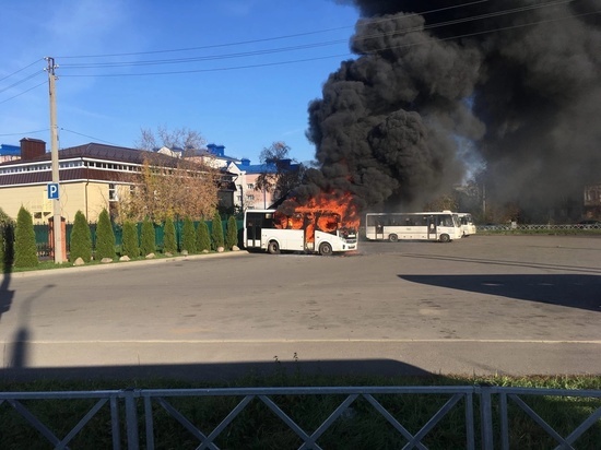 В воскресенье в Рыбинске сгорел пассажирский автобус