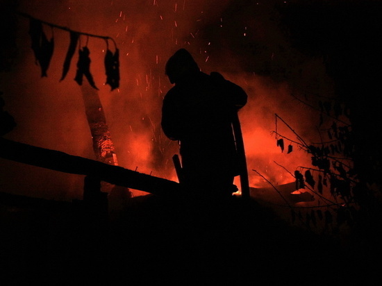 В Холм-Жирковском районе сгорели две бани сразу