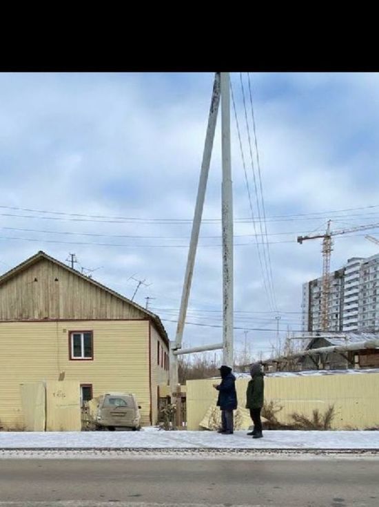В Якутске водитель перепутал педали и наехал на дом