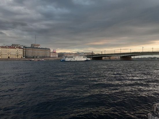 Главный синоптик Петербурга сообщил что вода в Неве поднимется до 140 см в понедельник