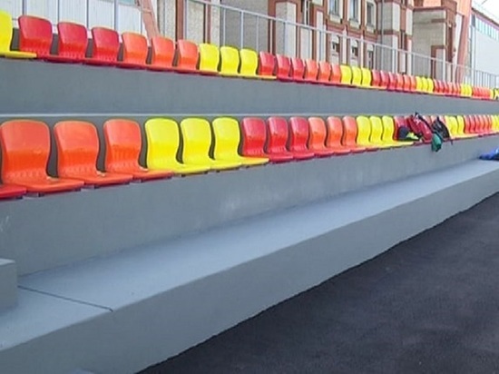 На стадионе в Ливнах модернизировали трибуны для болельщиков