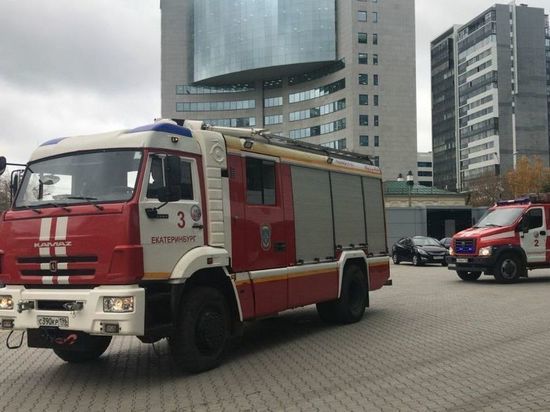 Человек пострадал при пожаре в 14-этажном здании в Екатеринбурге