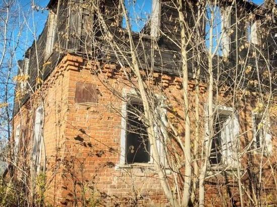 В Александрове прокурор требует снести заброшенное аварийное здание