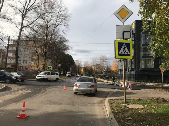 Иномарка сбила 19-летнего дорожного рабочего в Вологде