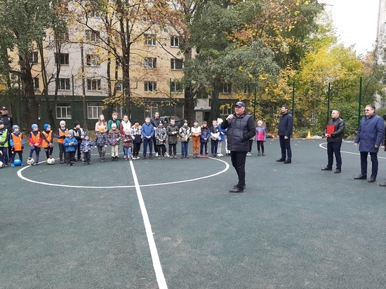 В Калуге на Малинниках открыли новую футбольную площадку