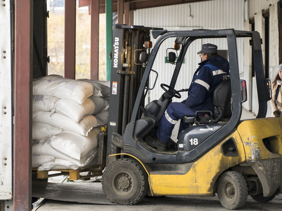 Социальным учреждениям Урала передали 127 тонн конфискованного сахара