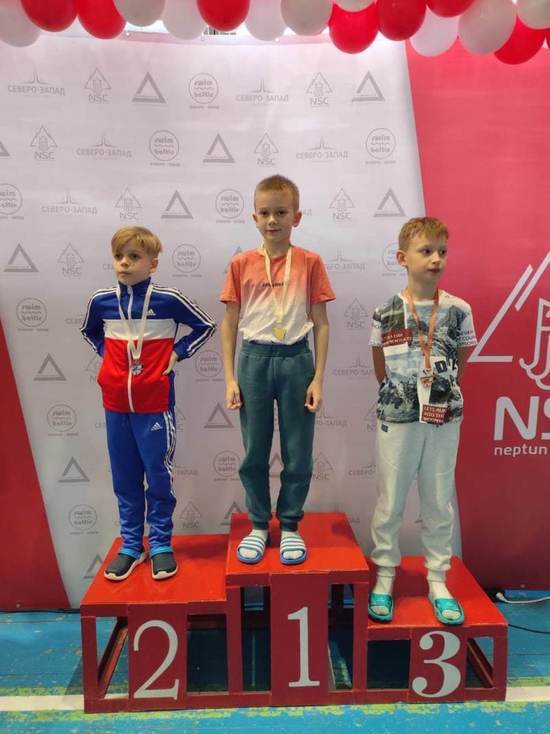 Десять медалей завоевали юные пловцы из Серпухова на Подмосковных соревнованиях