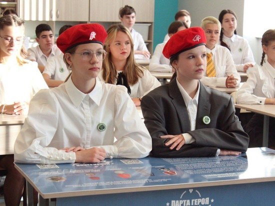 Первая Парта Героя появилась в новой школе Серпухова