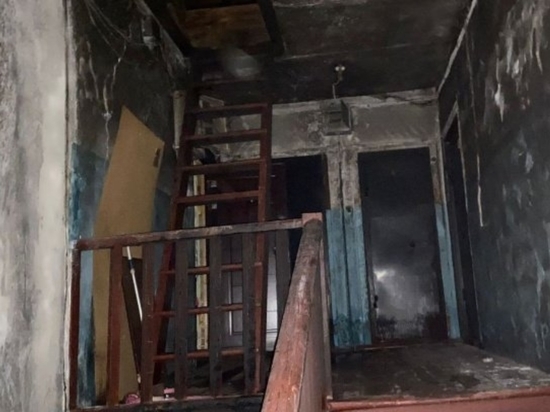 Десять человек спасли из горящего барака пожарные Сарапула