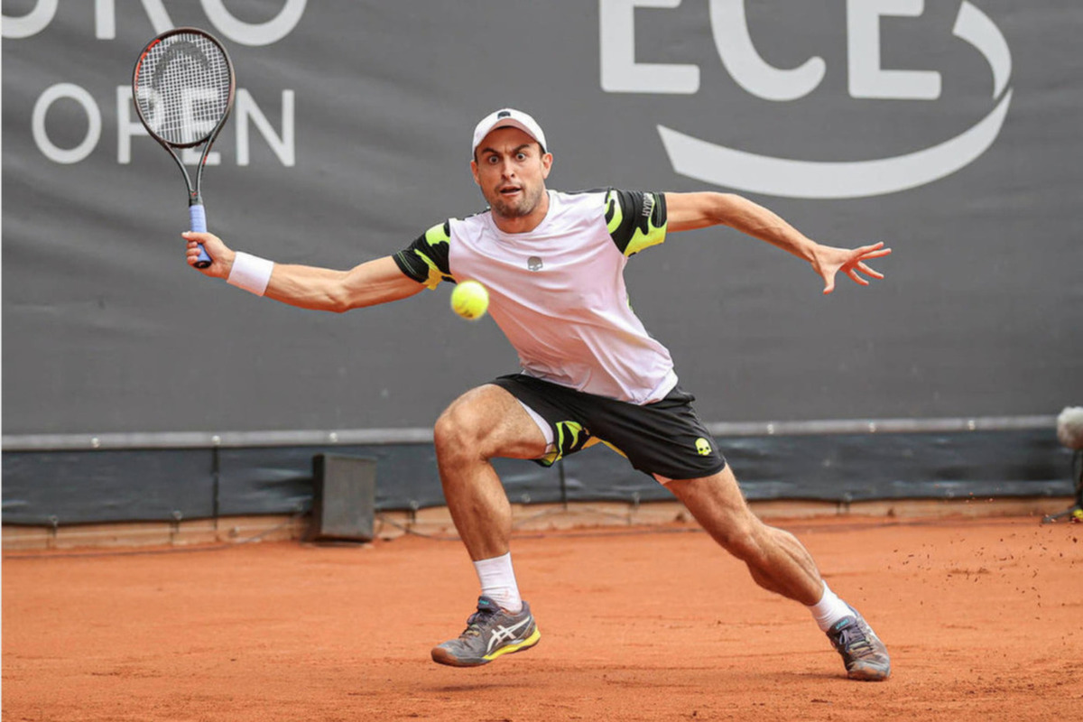 Россиянин Карацев победил чеха Росола на старте теннисного турнира в Стокгольме