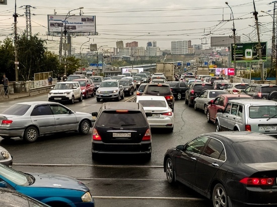 В Новосибирске дождь спровоцировал 8-балльные пробки утром 18 октября
