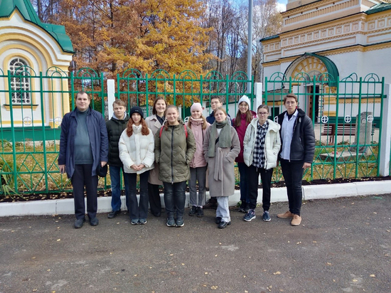 В Перми школьники и волонтеры-медики посетили тематическую экскурсию