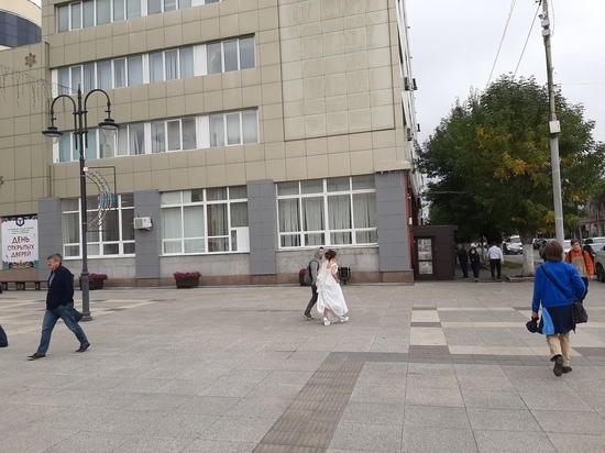 Браки для двух пар регистрируют в ЗАГСах Саратова и Энгельса