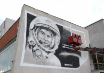 На стене корпуса «Д» Алтайского госуниверситета в ближайшие дни появится изображение Германа Титова и корабля «Восток-2», на котором он покорил космос, пишет пресс-служба вуза