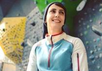 Впервые за 43 года иранская спортсменка выступила без обязательного хиджаба на соревнованиях. Эльназ Рекаби приняла участие в турнире по скалолазанию с непокрытой головой в знак протеста, теперь ей грозит уголовное преследование. «МК-Спорт» расскажет, что случилось.