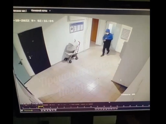 Полиция проводит проверку по факту поджога двери в доме Ноябрьска