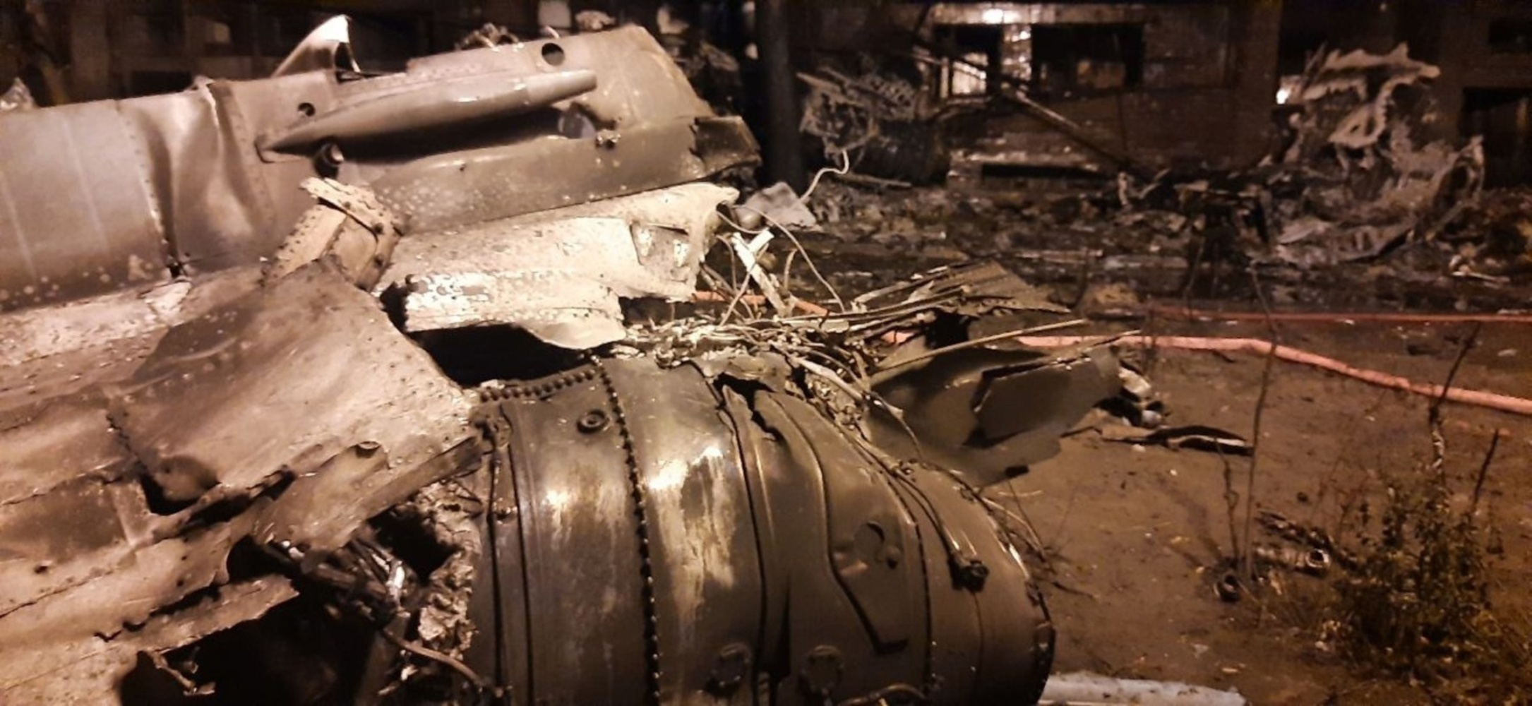 Первые часы после трагедии в Ейске: кадры последствий крушения военного самолёта