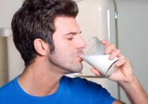 Сложно найти продукт, который может конкурировать с молоком по количеству постоянно рождающихся вокруг него мифов