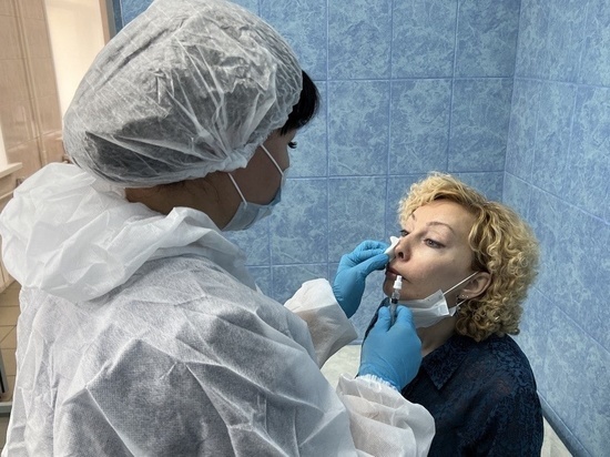 Больница Нового Уренгоя получила почти 10 тысяч распылителей для назальных прививок от COVID-19