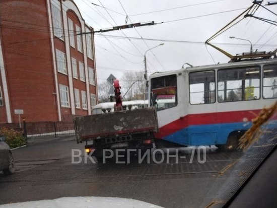 Трамвай попал в ДТП в Кировском районе Томска